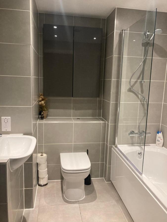 Canal View 1 Bed Apartment In Zone 1 런던 외부 사진